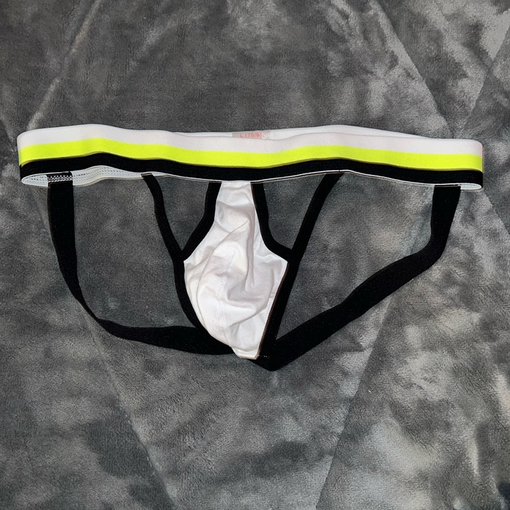 Men’s sexy thong with front cutouts